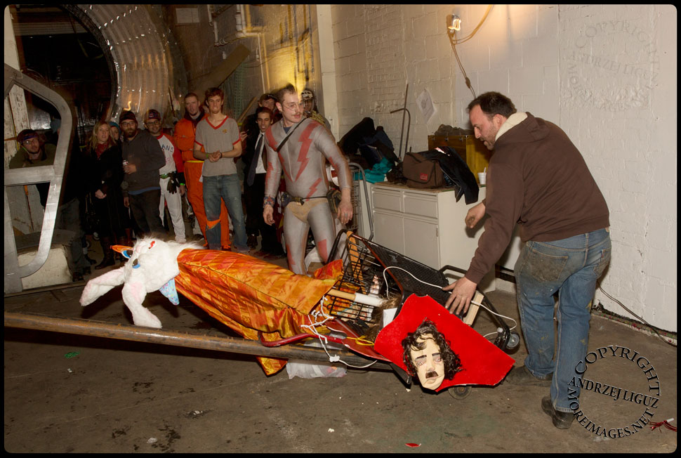 Josh & Doc Advencha stabilizing an Idiotarod shopping cart on the Cart-A-Pult before it is launched to its destruction at the Cirque de Idiotarod Afterparty in Gowanus Ballroom © Andrzej Liguz/moreimages.net. Not to be used without permission