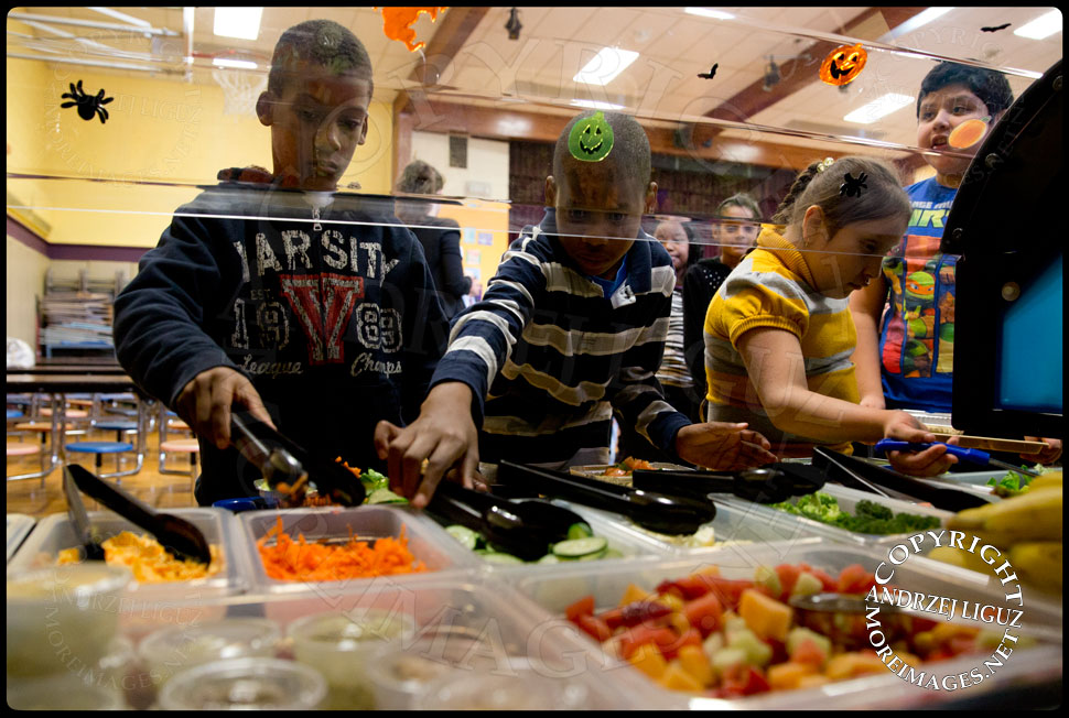 Pupils serving themselves from the Lets Move Salad Bar at Vails Gate Elementary School in New Windsor, NY © Andrzej Liguz/moreimages.net. Not to be used without permission