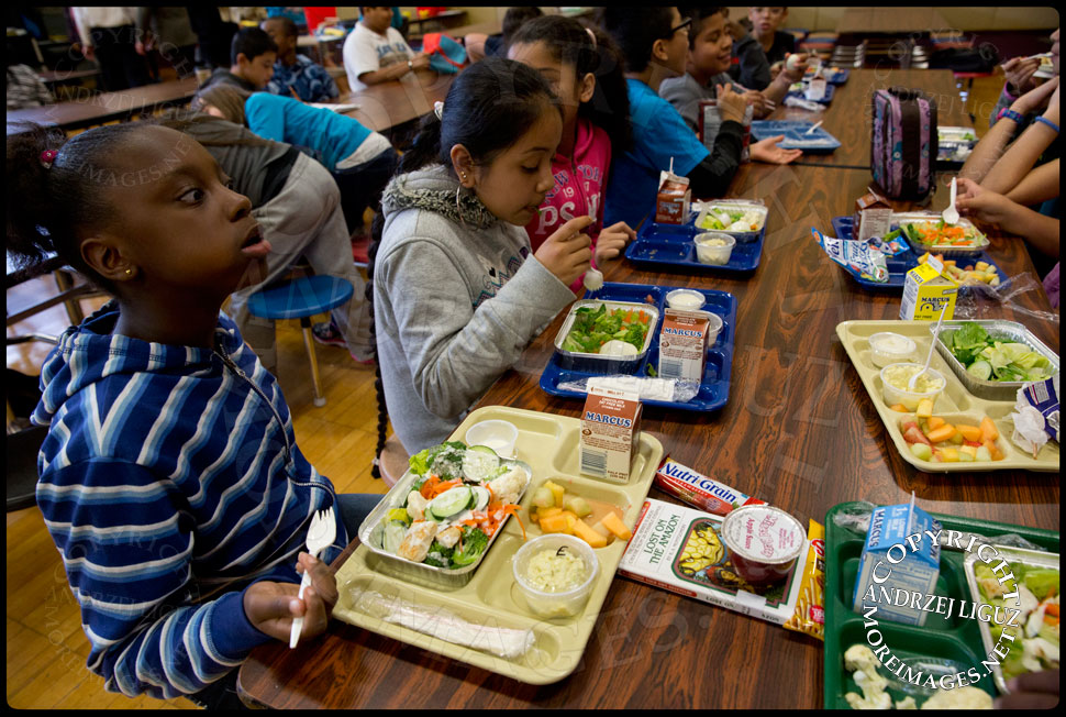 Pupils eating food they got from the Lets Move Salad Bar at Vails Gate Elementary School in New Windsor, NY © Andrzej Liguz/moreimages.net. Not to be used without permission