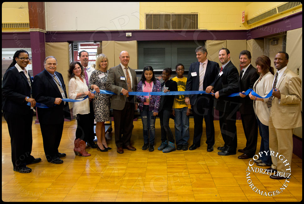 Cutting of the ribbon to officially launch the Lets Move Salad Bar at Vails Gate Elementary School in New Windsor, NY © Andrzej Liguz/moreimages.net. Not to be used without permission