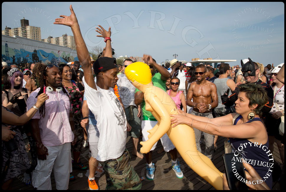 Coney Island Mermaid Parade 2013 © Andrzej Liguz/moreimages.net. Not to be used without permission