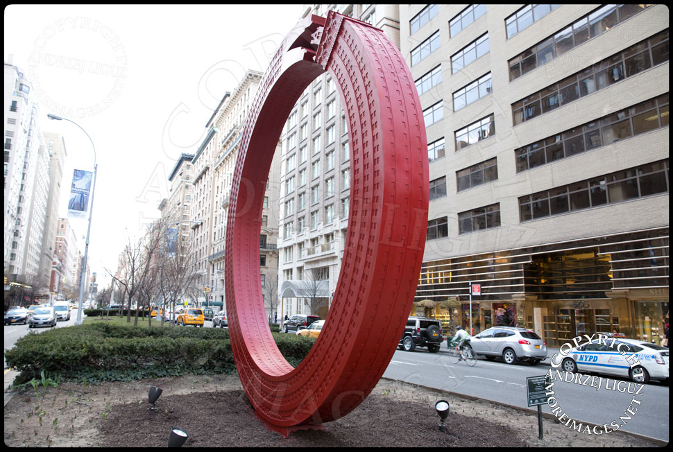 Sherry Netherland Sculpture, Park Ave and 59th St © Andrzej Liguz/moreimages.net. Not to be used without permission