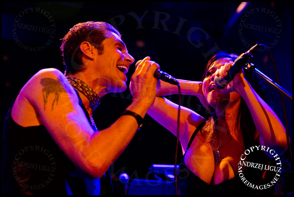 Perry Farrell performing Time Is On My Side with wife Etty Lau Farrell © Andrzej Liguz/moreimages.net. Not to be used without permission