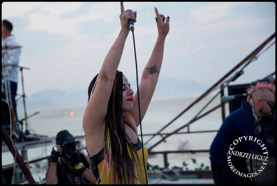 LouLou singing with Thievery Corp at Burning Man © Andrzej Liguz/moreimages.net. Not to be used without permission